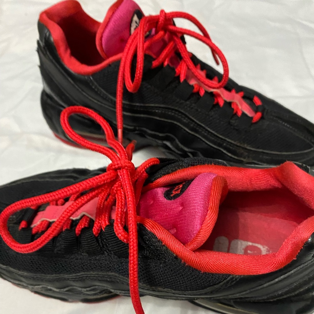 Nike Air Max trainers in black and red